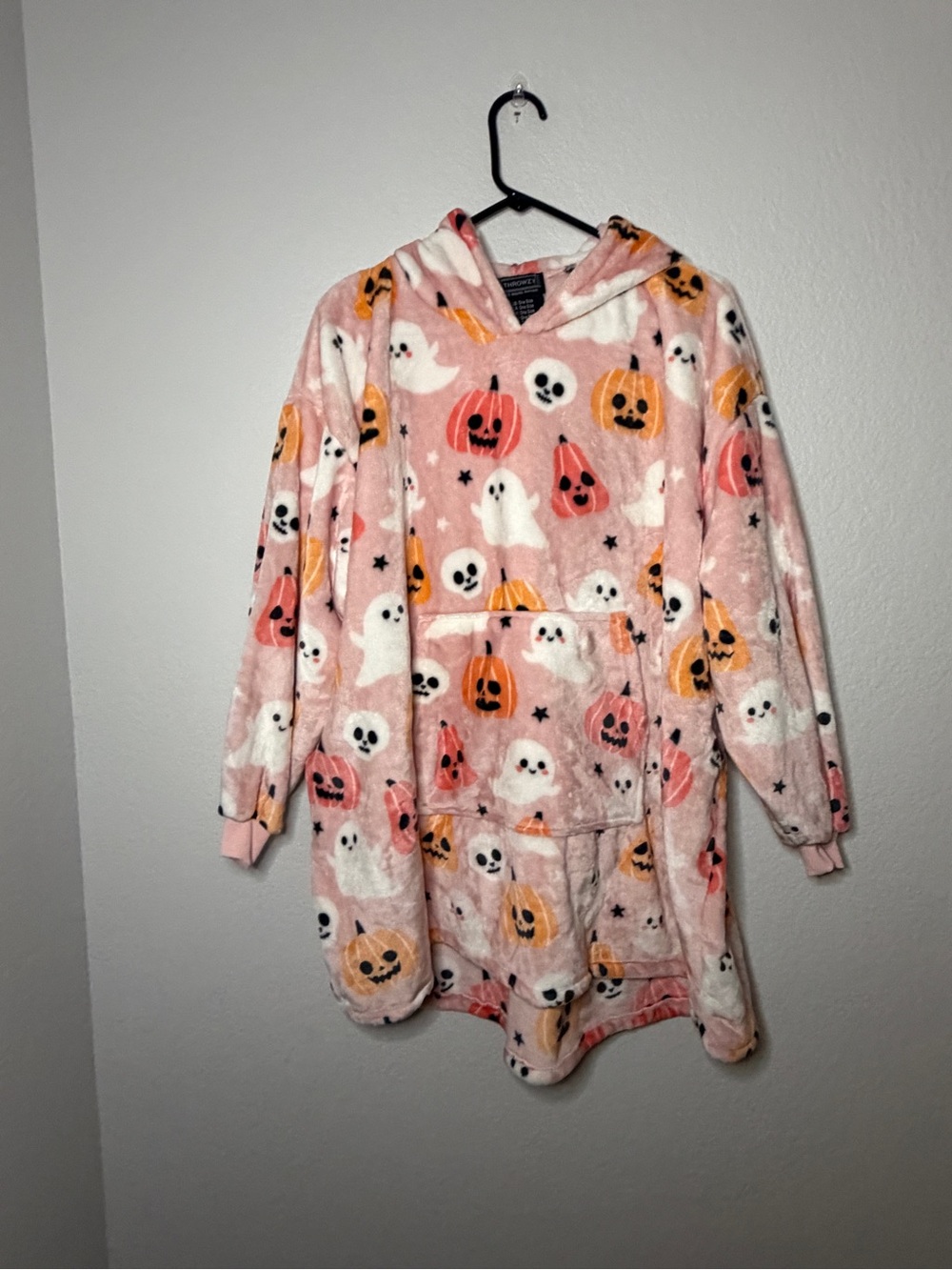 Throwzy Halloween Skulls Ghost Pink O/S Hoodie Poncho Loungewear